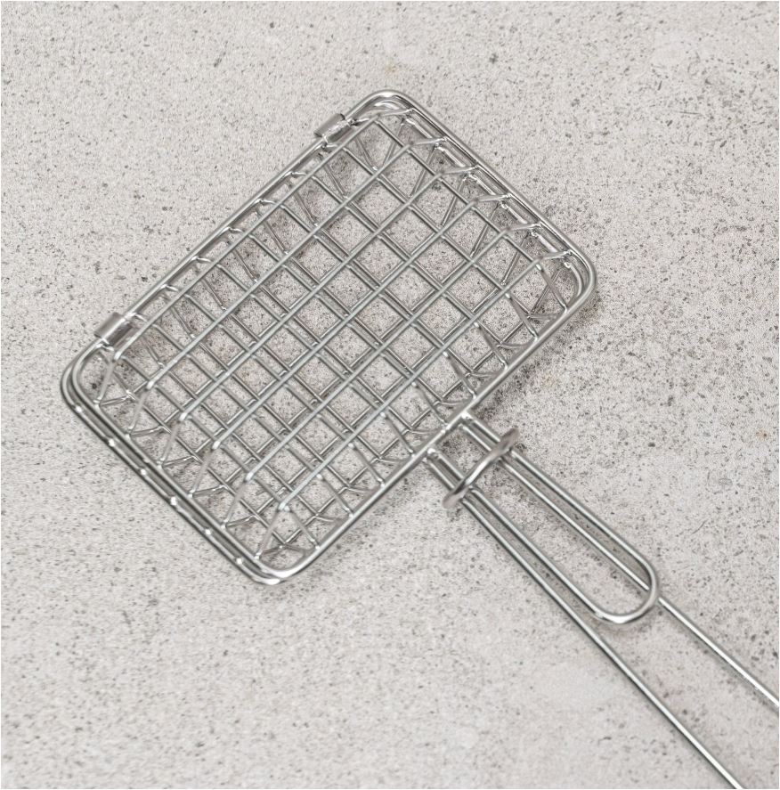 Metal mesh basket for generating soap suds on a concrete surface
